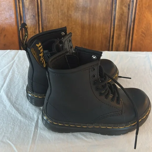 Dr. Martens 1460 Kids Boots - Black Smooth Leather with Side Zip - Size 9 - Picture 2 of 5